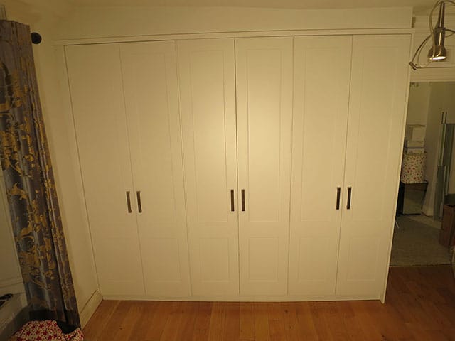 Wardrobe with 3 sections